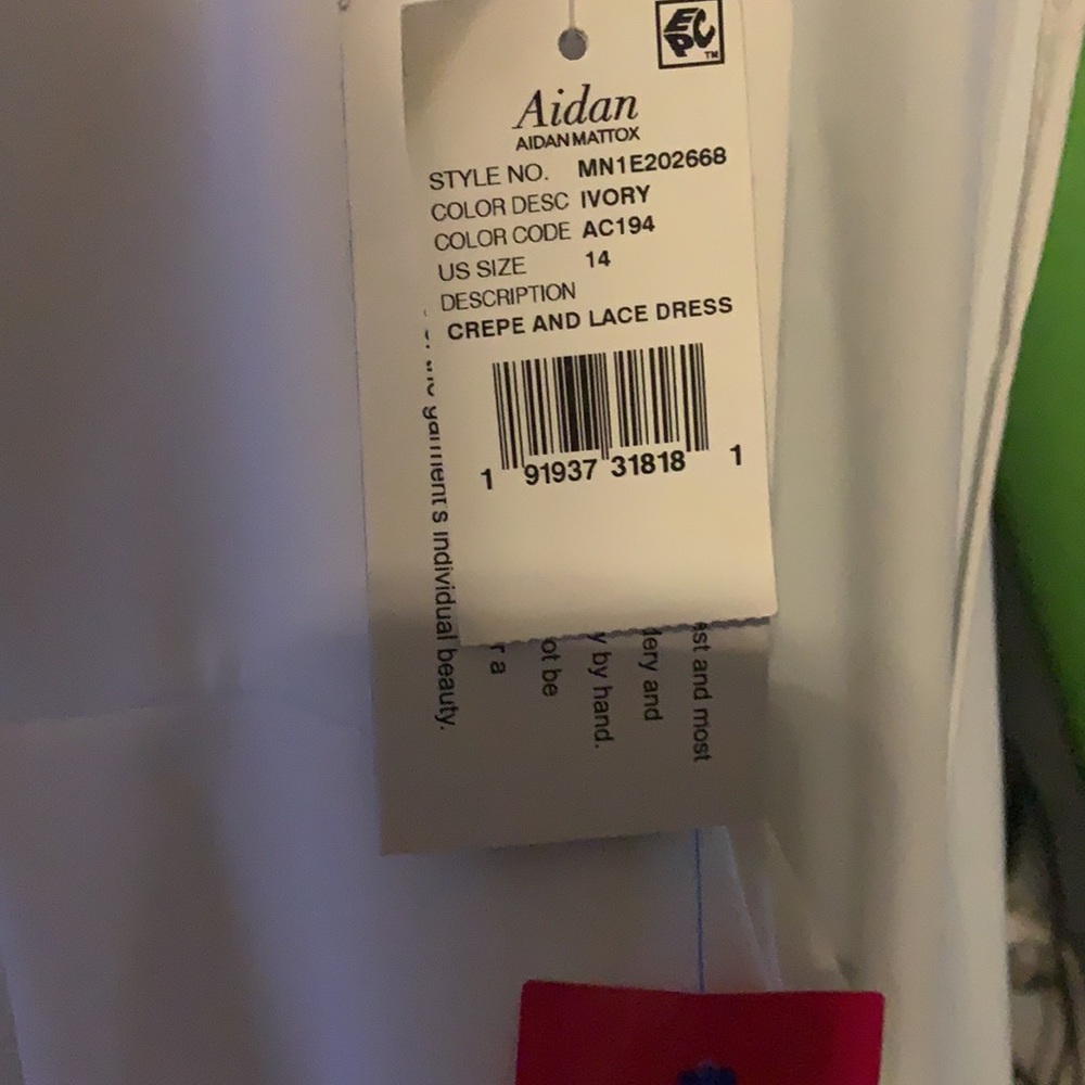 Bought as a casual wedding dress, never worn - Picture 6 of 6
